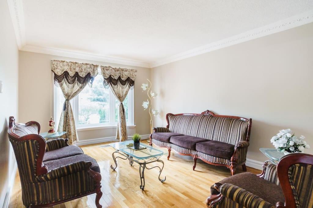 Beautiful Home 4 Bed, 3 Bath, Garage, Backyard! Mississauga Exteriér fotografie