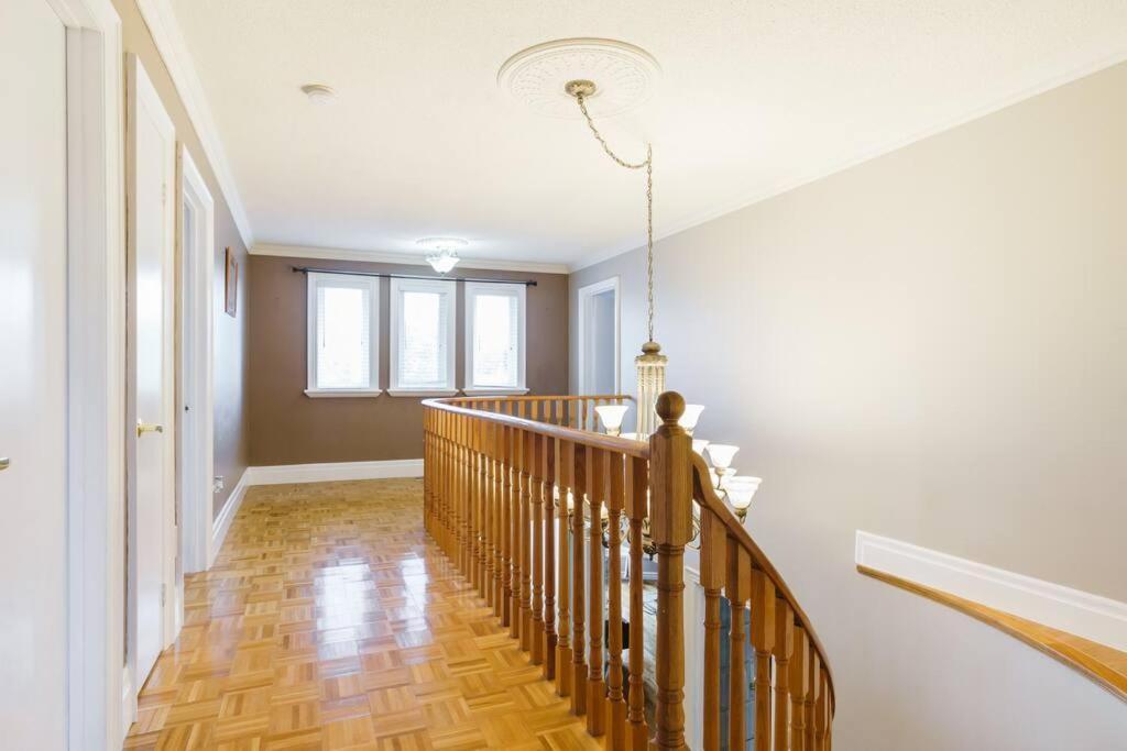 Beautiful Home 4 Bed, 3 Bath, Garage, Backyard! Mississauga Exteriér fotografie