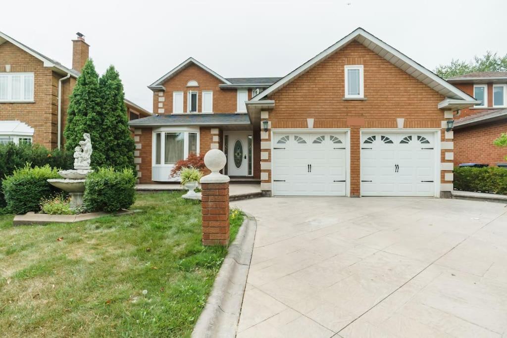 Beautiful Home 4 Bed, 3 Bath, Garage, Backyard! Mississauga Exteriér fotografie