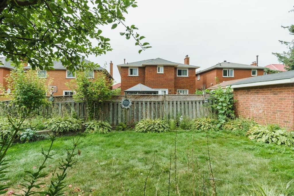 Beautiful Home 4 Bed, 3 Bath, Garage, Backyard! Mississauga Exteriér fotografie