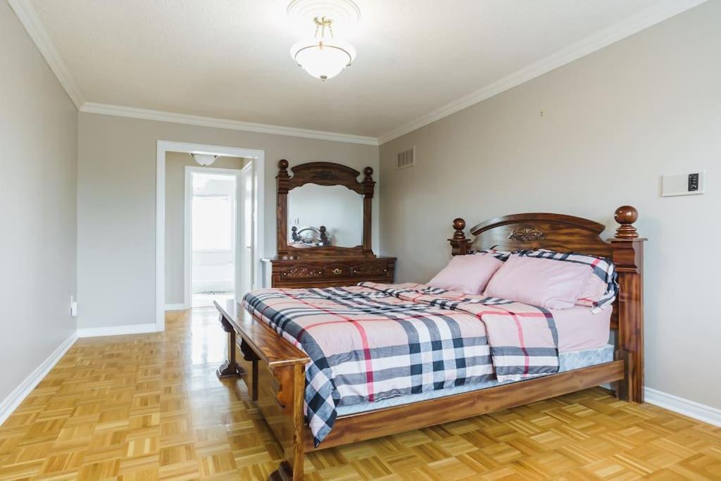 Beautiful Home 4 Bed, 3 Bath, Garage, Backyard! Mississauga Exteriér fotografie