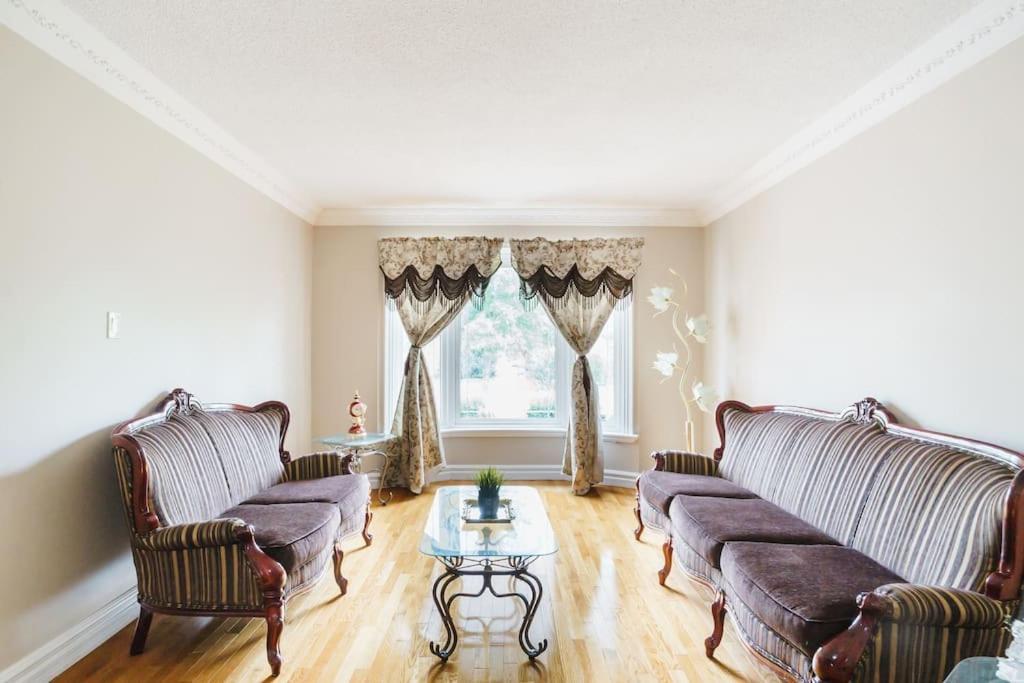 Beautiful Home 4 Bed, 3 Bath, Garage, Backyard! Mississauga Exteriér fotografie