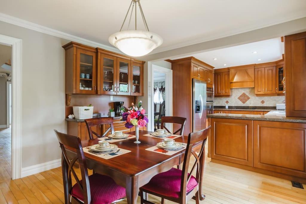 Beautiful Home 4 Bed, 3 Bath, Garage, Backyard! Mississauga Exteriér fotografie