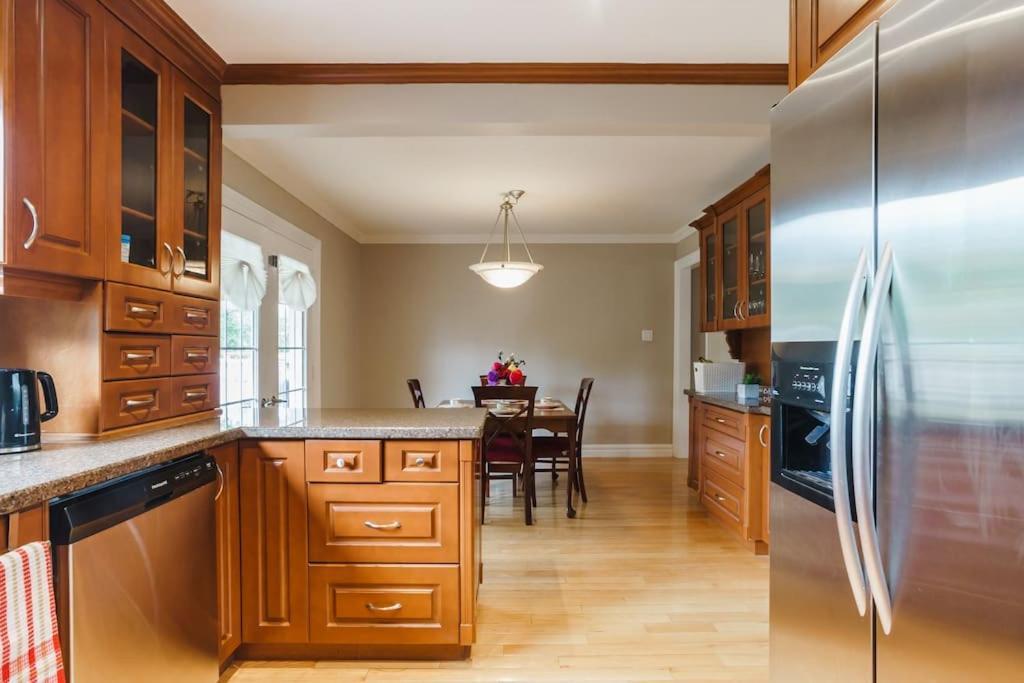 Beautiful Home 4 Bed, 3 Bath, Garage, Backyard! Mississauga Exteriér fotografie