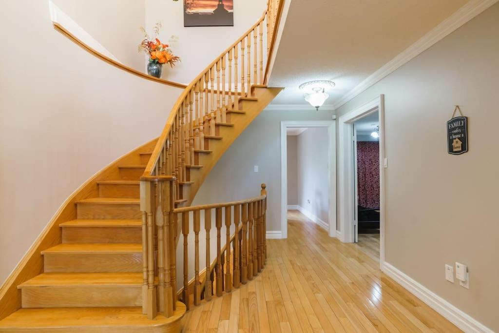 Beautiful Home 4 Bed, 3 Bath, Garage, Backyard! Mississauga Exteriér fotografie