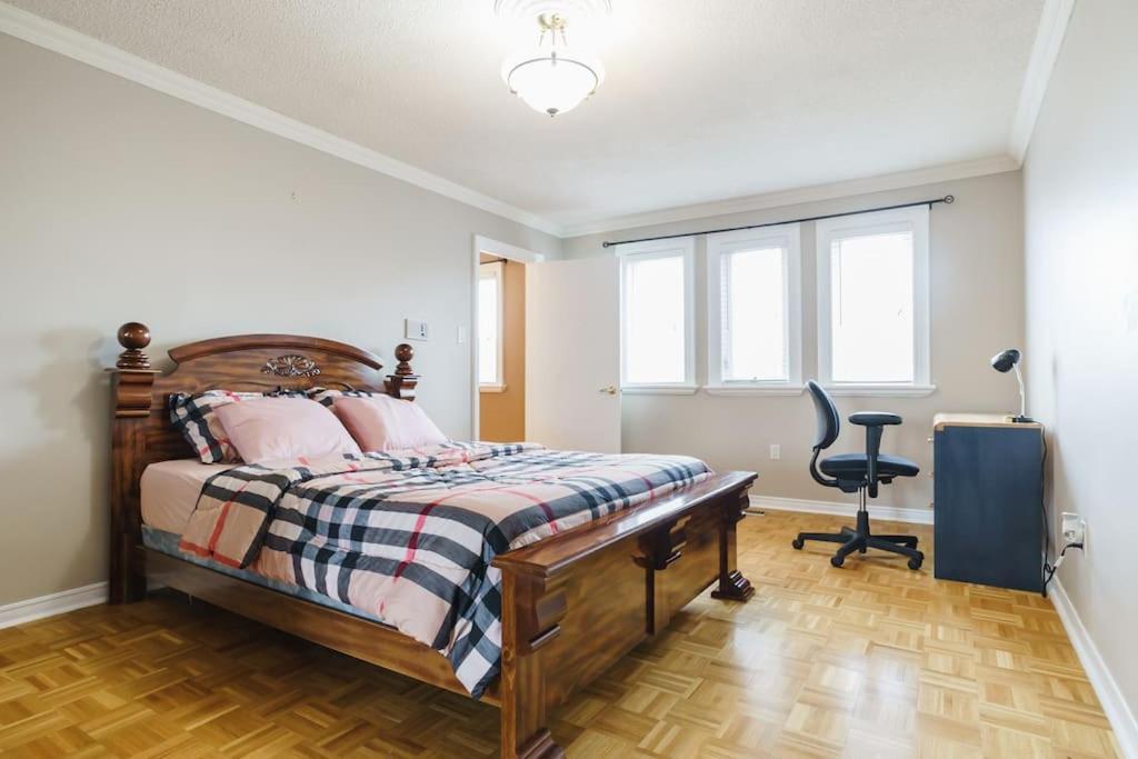 Beautiful Home 4 Bed, 3 Bath, Garage, Backyard! Mississauga Exteriér fotografie
