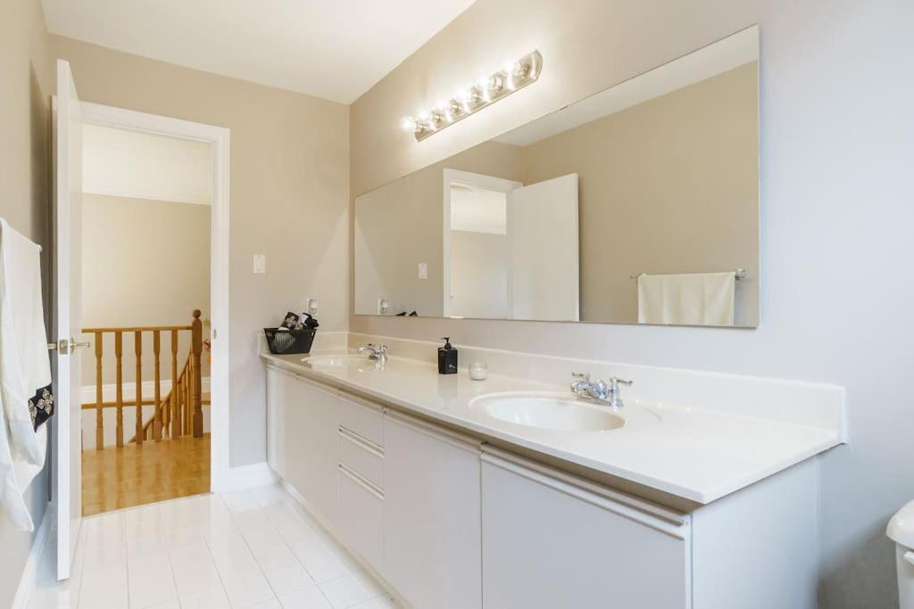Beautiful Home 4 Bed, 3 Bath, Garage, Backyard! Mississauga Exteriér fotografie