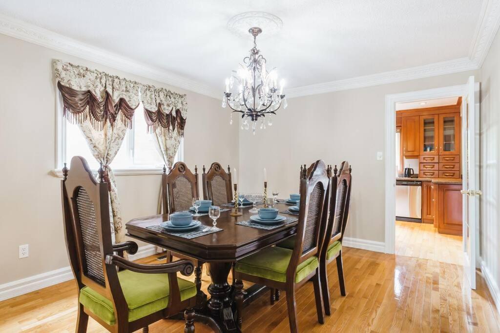 Beautiful Home 4 Bed, 3 Bath, Garage, Backyard! Mississauga Exteriér fotografie