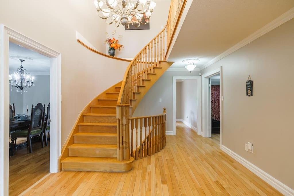 Beautiful Home 4 Bed, 3 Bath, Garage, Backyard! Mississauga Exteriér fotografie