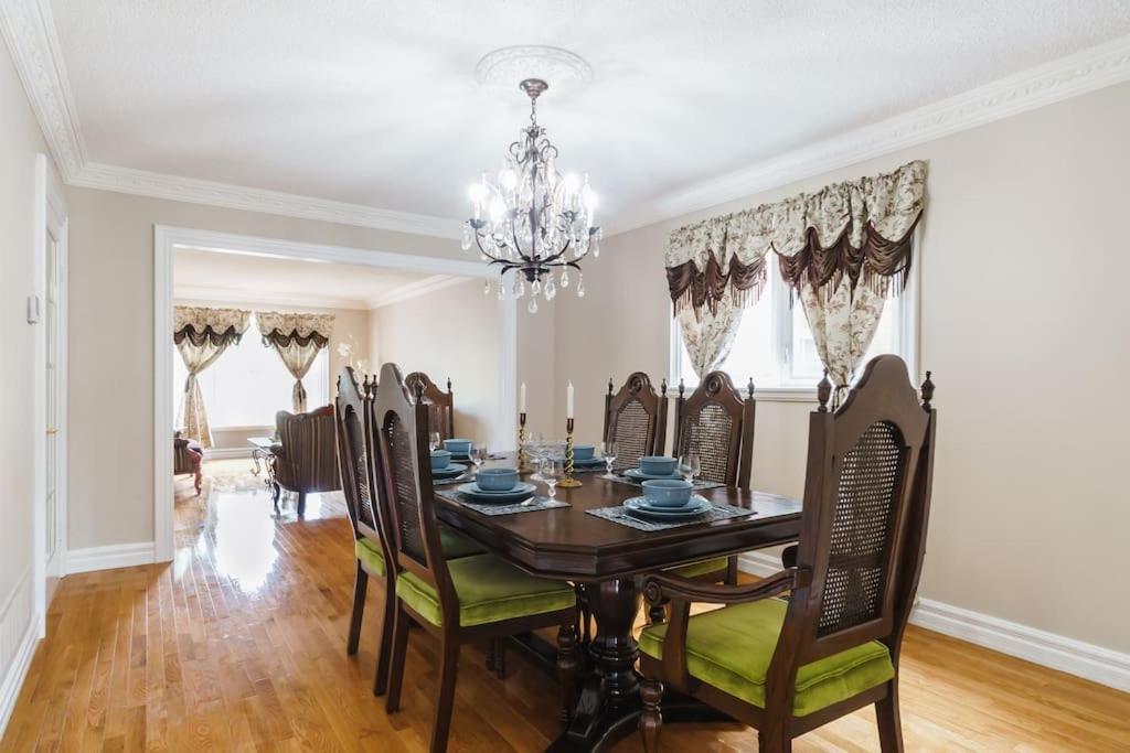 Beautiful Home 4 Bed, 3 Bath, Garage, Backyard! Mississauga Exteriér fotografie