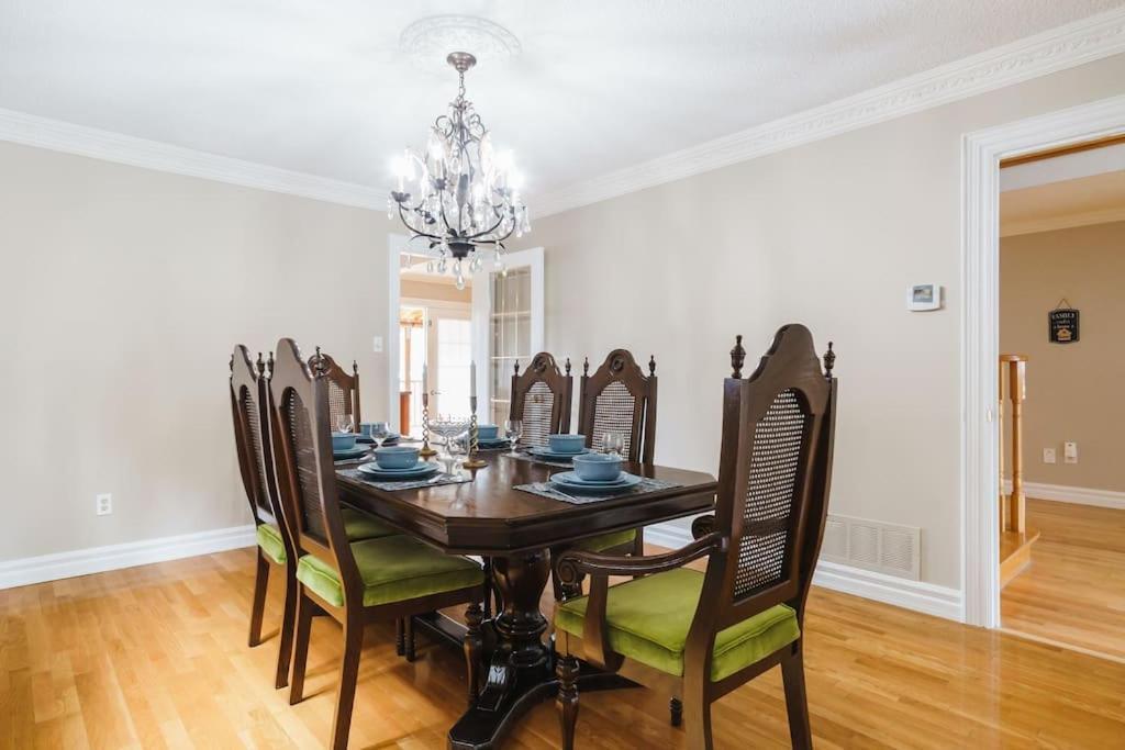 Beautiful Home 4 Bed, 3 Bath, Garage, Backyard! Mississauga Exteriér fotografie