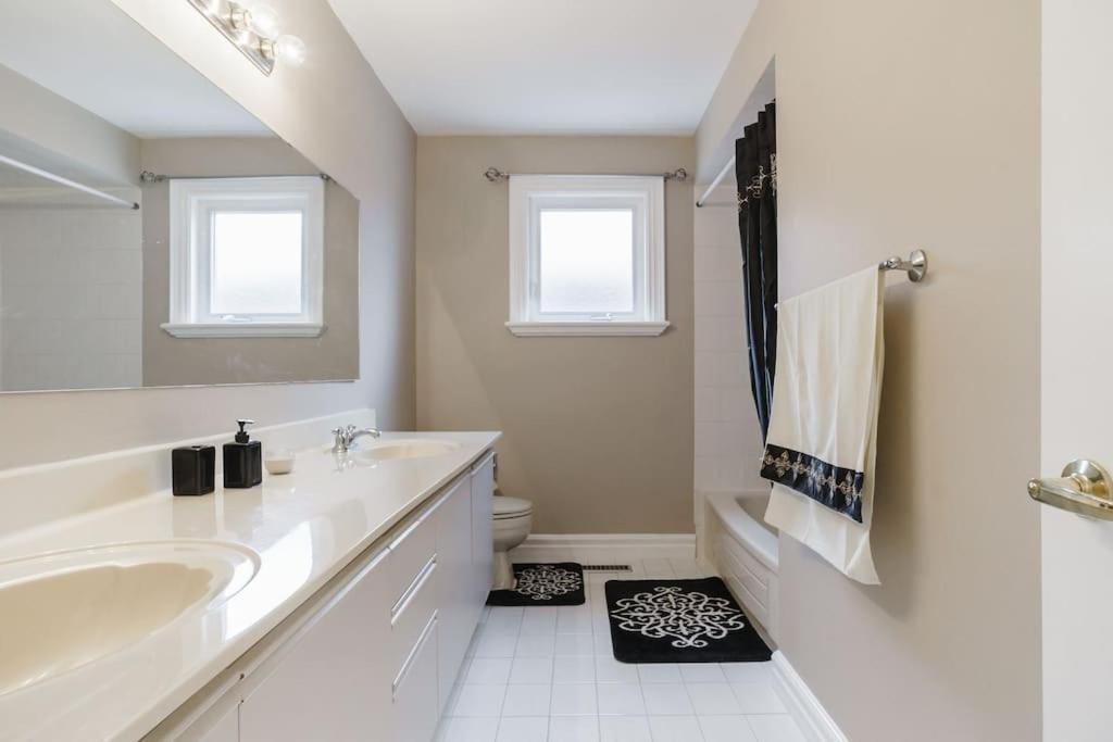 Beautiful Home 4 Bed, 3 Bath, Garage, Backyard! Mississauga Exteriér fotografie